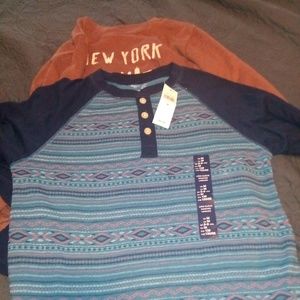 •2 GAP, long sleeve shirt